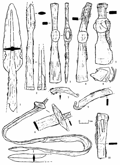 Комплекс № 3: 1, 2 - наконечники копий; 3, 4, 5 - топорики-чеканы; 6 - сабля; 7 — складной серп; 8 — пластины от котла; 9 - фрагмент дуговидной ручки котла; 10 - петля от котла. 1-10 - железо.